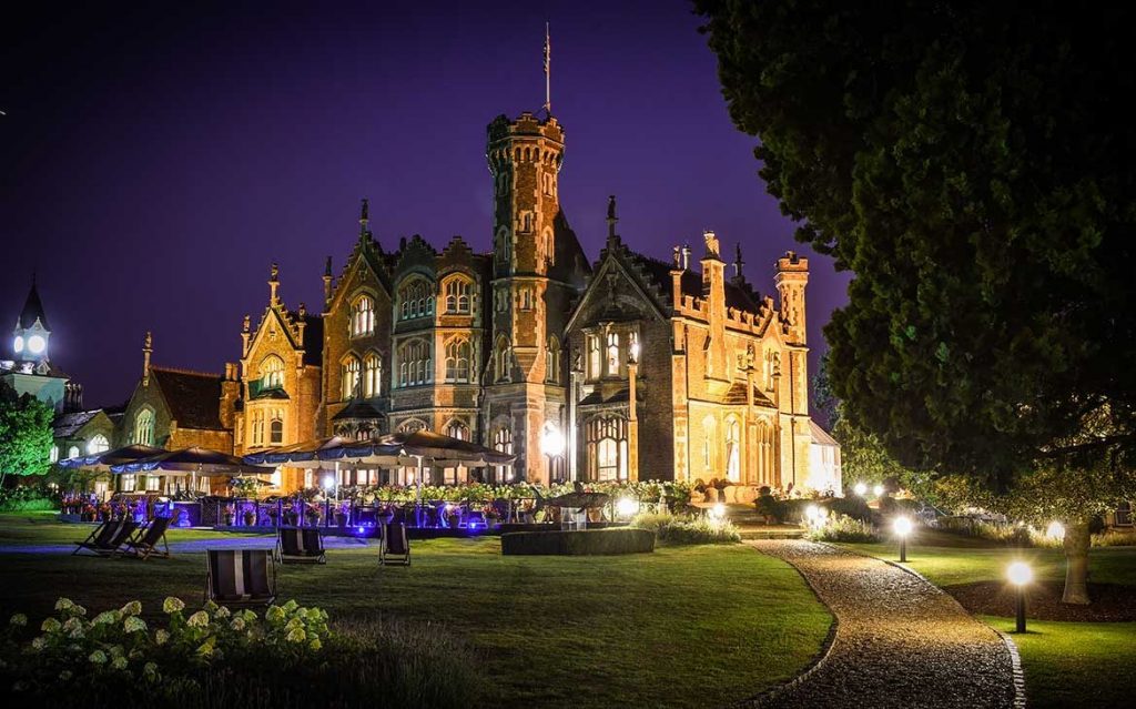 Oakley-court-hotel-enjoy-england-for-less