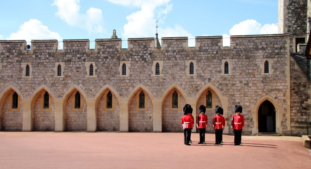 guard-windsor-castle-enjoy-england-for-less