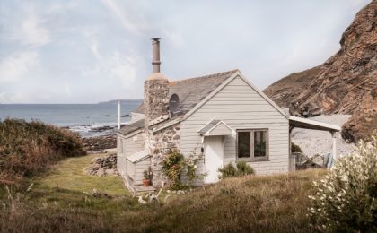Cornish-coast-competition-unique-homestays-the-beach-hut