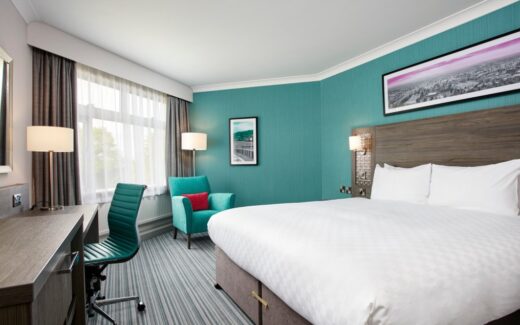 jurys-inn-cheltenham-superior-bedroom
